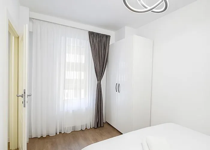 Entire In Sector 5 - 1027 Апартаменти